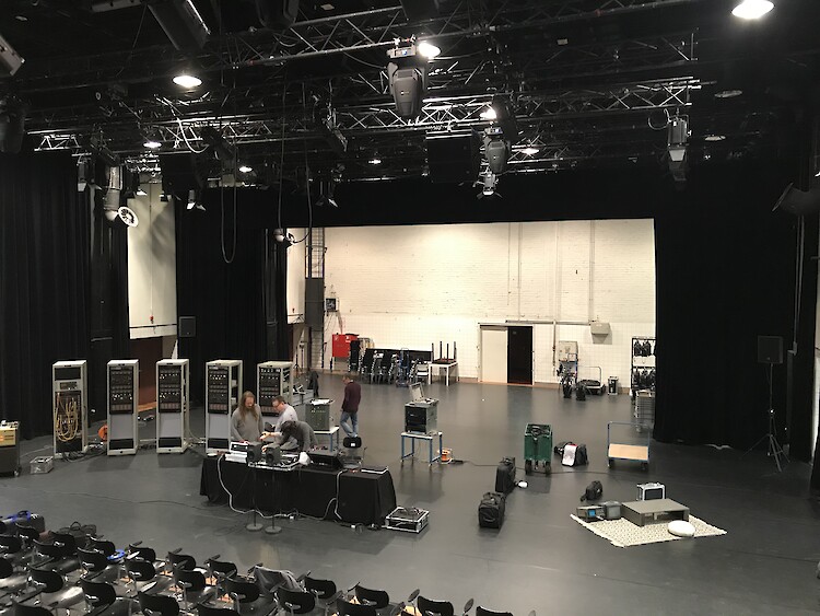 Bildname: folkwang-cfce-artificial_cliches-6oh5bs